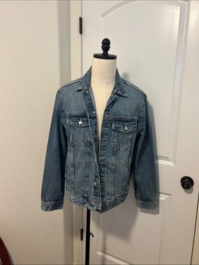 H&M Vintage Wash Style Blue Denim Jacket Size Large